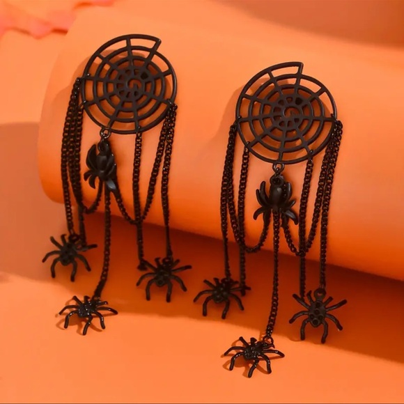 🎀3/$30 NEW Spider Web Chandelier Earrings Halloween Black dangle Statement - Picture 4 of 4